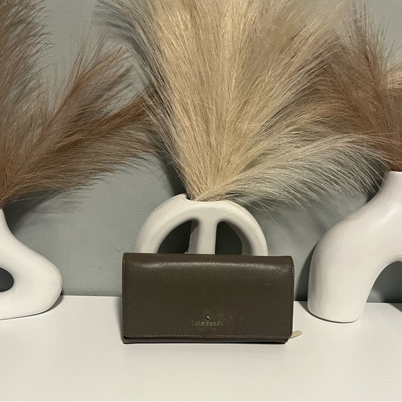 kate spade Handbags - Kate Spade Taupe Leather Wallet